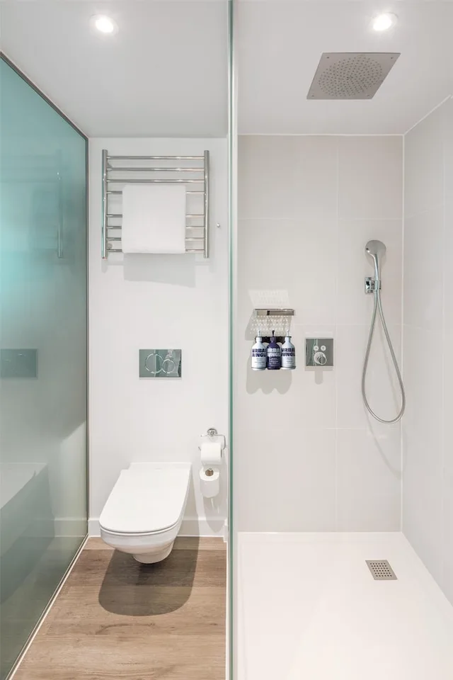 غرفة بريميوم بسرير كوين بإطلالة على المدينة، YOTEL London City, Select by Hilton 7/7