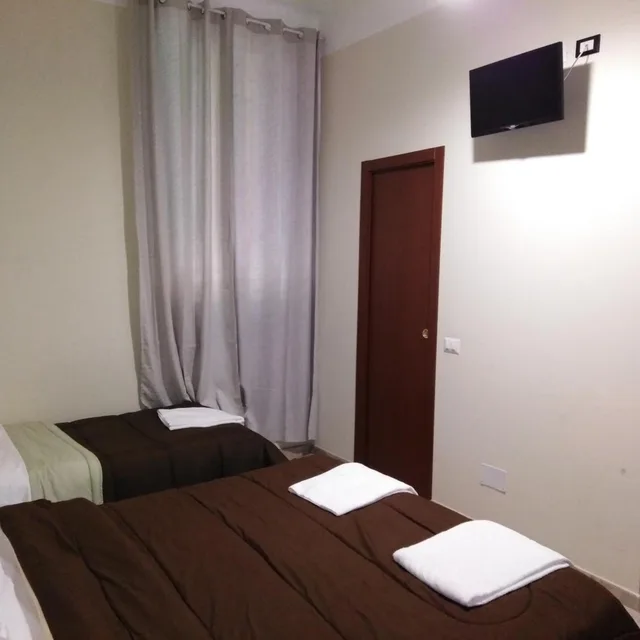 غرفة ثلاثية بحمام خاص، Emmy Hotel 5/8