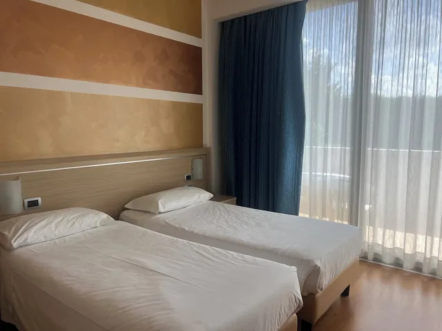 Classic, Twin Beds, Rivus 1/10