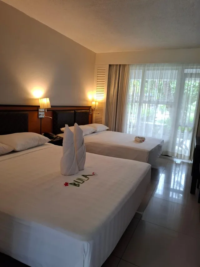 غرفة ديلوكس بإطلالة على المسبح، Capricorn International Hotel 1/2