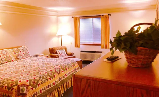 غرفة قياسية بسرير كينج لذوي الإعاقة، Covered Wagon Motel (ex Rodeway Inn Lusk) 2/5