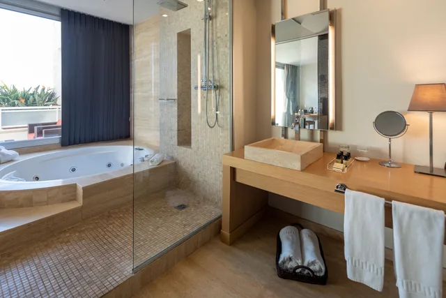 Suite, 1 Double and 3 Single Beds, Sea View، Gran Palas Hotel 2/3