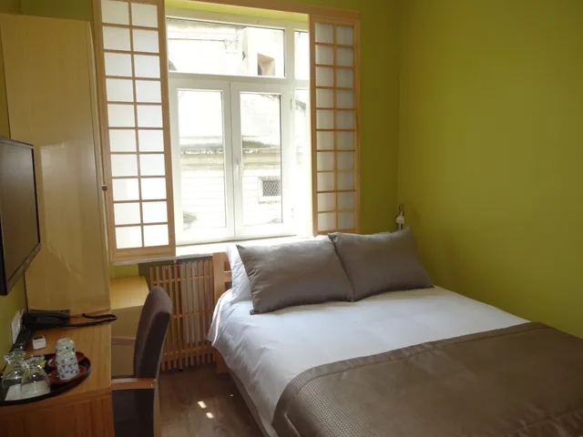 غرفة قياسية بسرير كوين، Bunkahaus 2/10