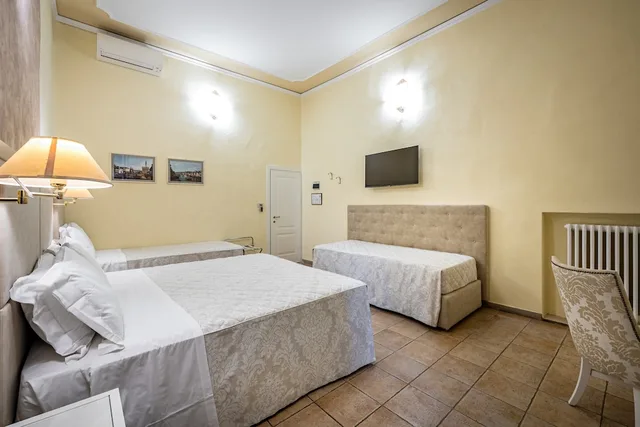 Room, Quadruple, Queen and Twin Beds, Hotel Alessandra 2/10