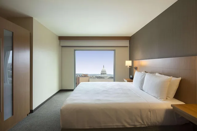 غرفة بسرير كينج مع أريكة، Hyatt Place Washington Dc Us Capitol 1/3