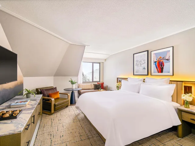 Fairmont Gold, King Bed, with View, Lounge Access, Fairmont Tremblant 1/1