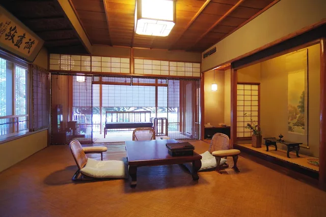 غرفة تقليدية بفرشتي فوتون في المبنى الرئيسي، Hiiragiya Ryokan 5/10