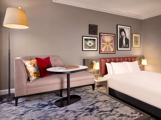 St James, King Bed، The Trafalgar St. James London, Curio Collection by Hilton 4/6