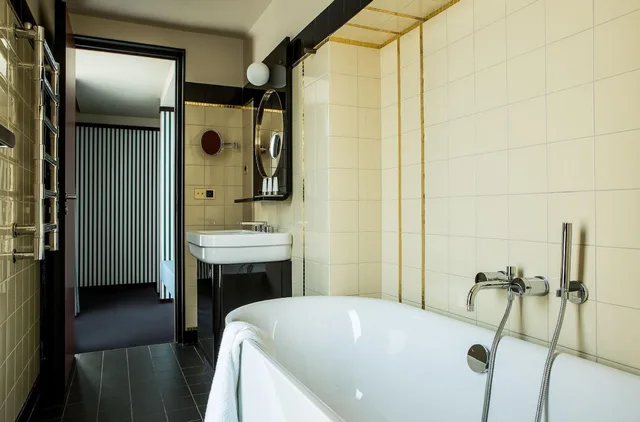 Deluxe, Terrace, Hotel du Rond-Point des Champs-Elysees 2/2