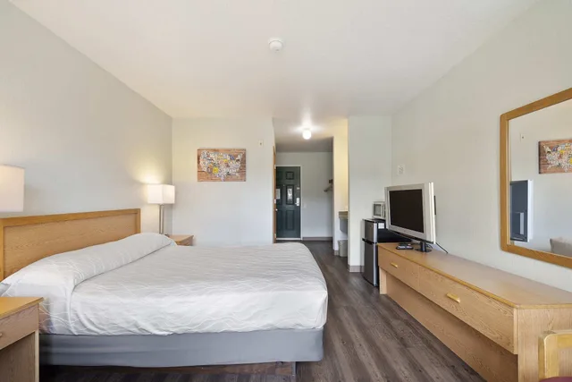 غرفة قياسية بسرير كوين، Econo Lodge 1/10