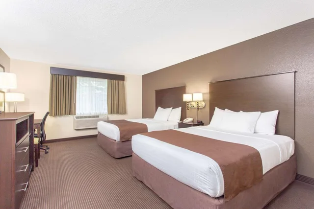 Room, 2 Queen Beds, Americinn By Wyndham Rhinelander 3/8