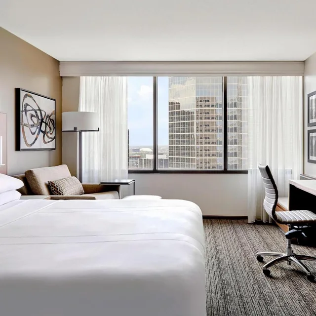 Guest Room, King bed, Houston Marriott Medical Center/Museum District 2/5