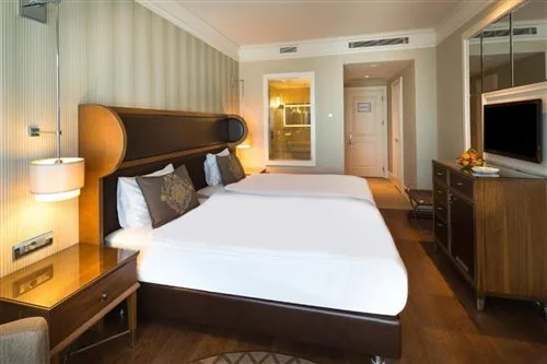 غرفة سوبيريور بسرير مزدوج أو سريرين منفصلين بإطلالة على المدينة، Windsor Hotel & Convention Centre Istanbul 1/3