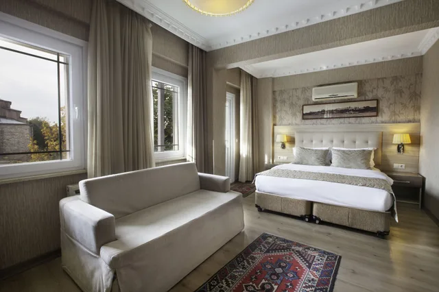 غرفة ديلوكس بسرير كوين بإطلالة على البحر بشرفة مع أريكة، Sultanahmet Inn Hotel 2/4