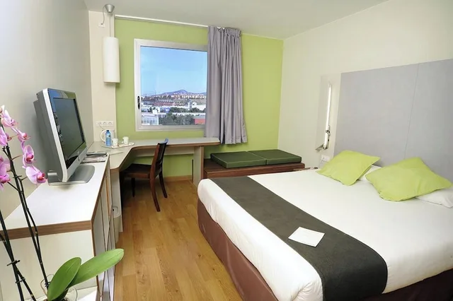Room, Twin Beds, Travelodge BCN Cornella Fira 1/6