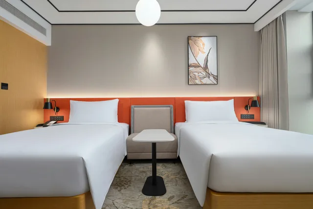 Guest Room, Twin Beds, High Floor, Hilton Garden Inn Beijing Huaxiang Tiantan Hospital 4/4