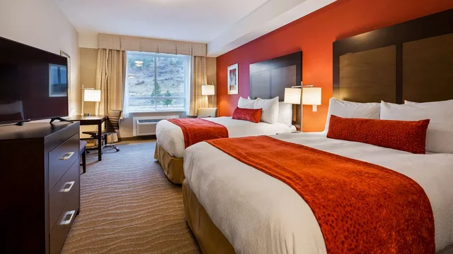 غرفة بسريرين كوين بشرفة، Best Western Plus Merritt Hotel 1/2