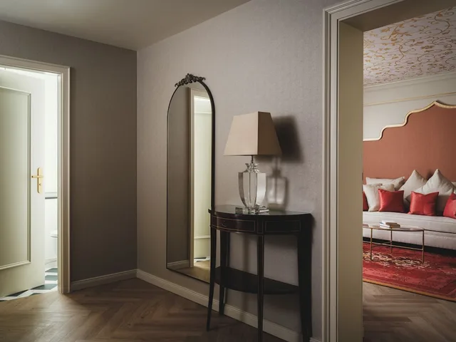 Grand, Suite, King Bed, Taj Hessischer Hof, Frankfurt 5/7