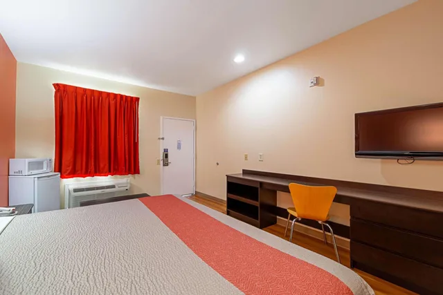 غرفة بسرير كينج للمدخنين، Motel6 Rhome, TX 3/10