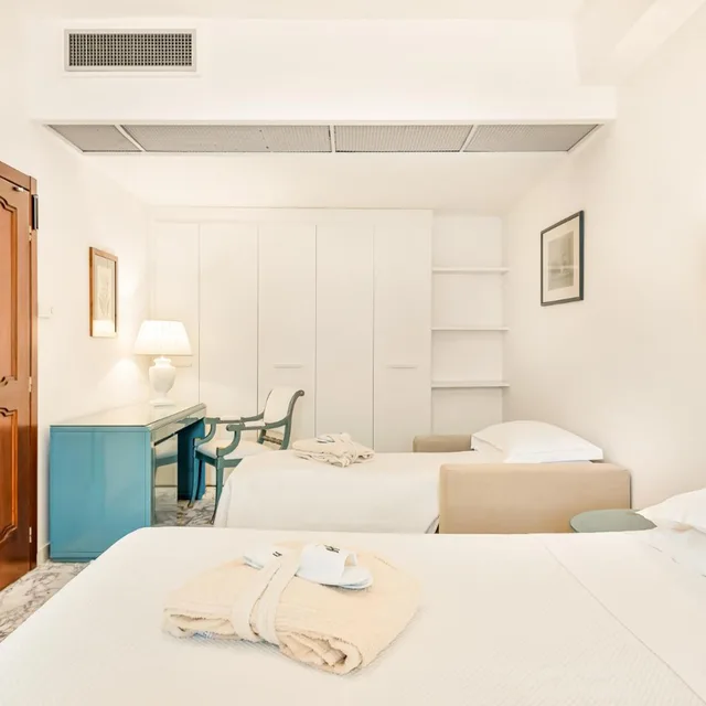 Room, President 3/6