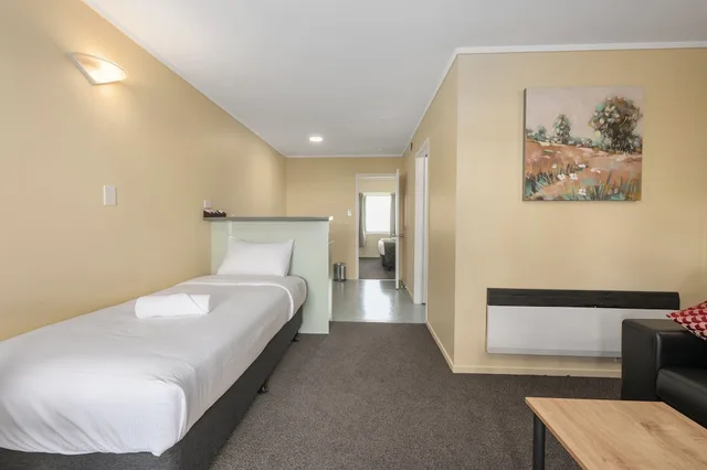 1 Bedroom, Upstairs, 1 Double and 1 Single Bed, Fenton Court Motel 3/6