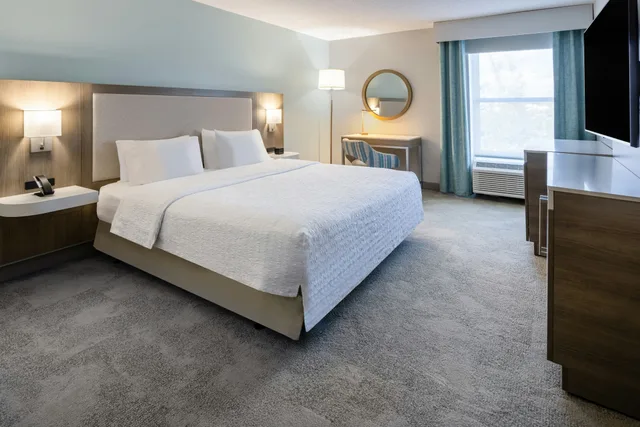 Room, King Bed, Accessible, Hampton Inn & Suites Venice Bayside South Sarasota 1/5
