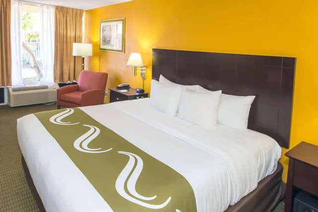 غرفة بسرير مزدوج، Quality Inn & Suites Conference Center 1/10