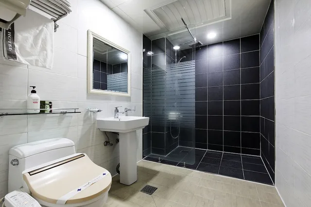 غرفة قياسية بسرير كوين، White Tourist Hotel 4/4