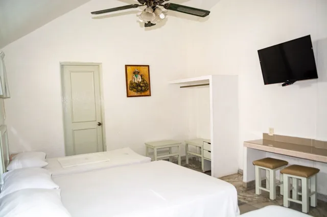 Family, 1 Single and 2 Double Beds، Olinala Diamante 2/5