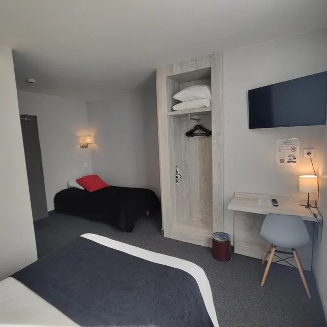 غرفة ثلاثية بسرير كوين وسرير فردي، Brit Hotel Suisse Et Bordeaux 9/10
