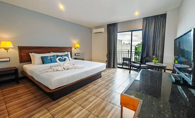 Superior, Double or Twin Bed, Pool View, Savotel 8/10