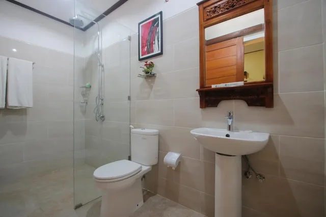 جناح بسرير كينج بغرفة نوم واحدة بمطبخ صغير، Hotel Jati And Home Stay 8/10