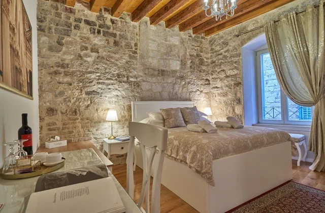 Room, King Bed, Street View, Annex، Villa Split Heritage Hotel 3/4