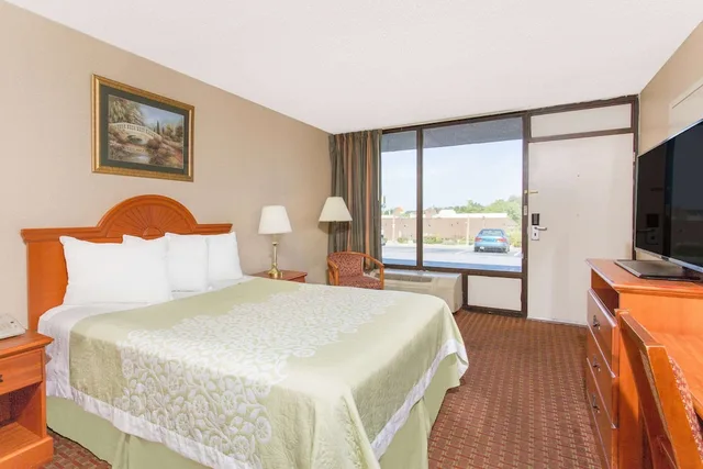 جناح بسريرين كوين بغرفة نوم واحدة، Days Inn by Wyndham Princeton 1/2