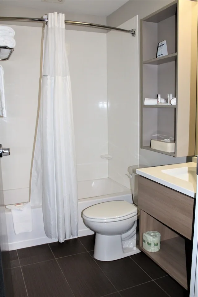 جناح بسرير كوين مع أريكة، Microtel by Wyndham Penn Yan Finger Lakes Region 4/5