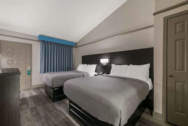 Standard, 2 Double Beds, Smoking, Quality Inn & Suites Altamonte Springs Orlando-North 3/6