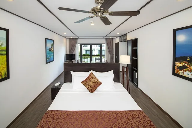 غرفة عائلية بسريرين كينج بإطلالة على المسبح بشرفة، White Lotus Hotel Hoian 1/3