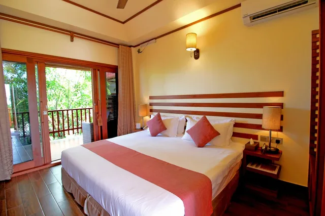 Araamu Holidays and Spa، Male 16/60