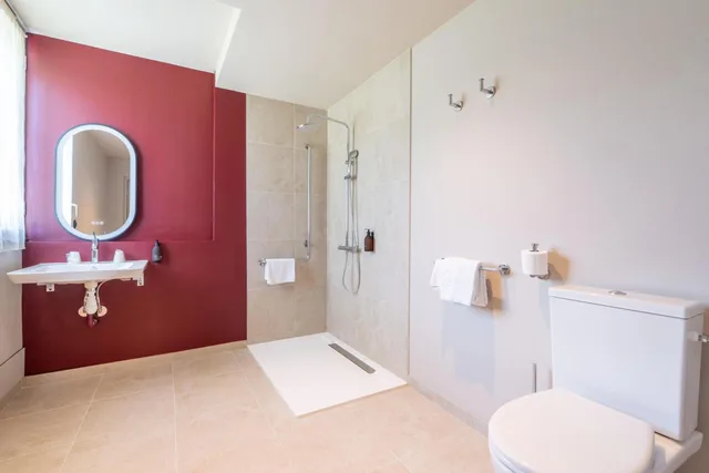 غرفة بسرير كوين في الطابق الأرضي لذوي الإعاقة، Best Western Hotel du Phare 3/3