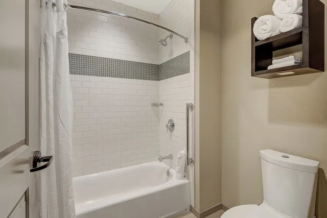 جناح بسرير كينج بغرفة نوم واحدة مع أريكة بمطبخ، Staybridge Suites BALTIMORE INNER HARBOR 9/10