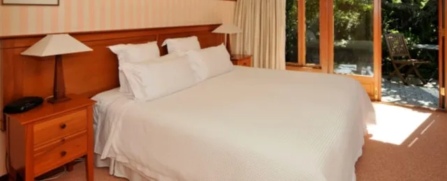 Suite, King Bed, LAKE TAUPO LODGE 2/2