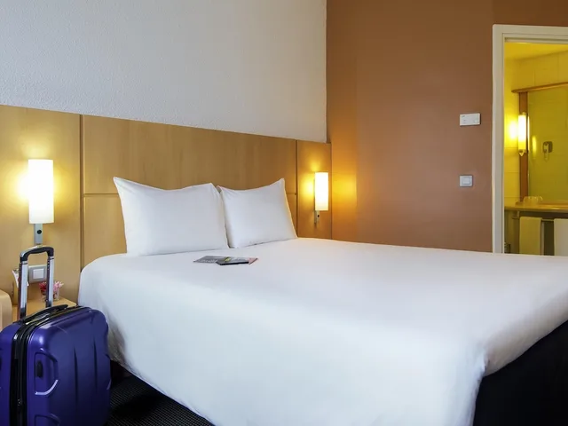غرفة بسرير مزدوج، Ibis Cotonou 3/10