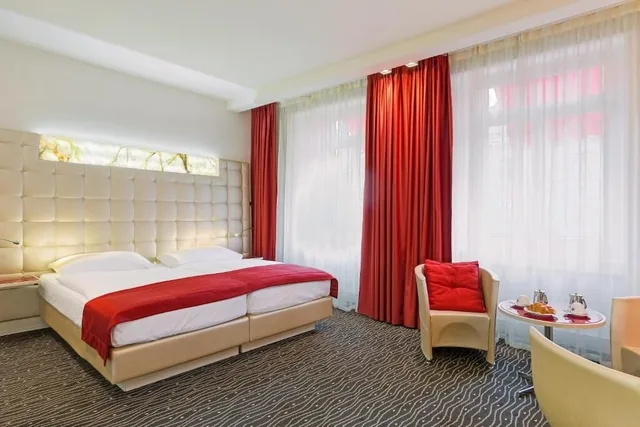 Top, Twin Beds, with View, Balcony، HOTEL ST GOTTHARD 3/8