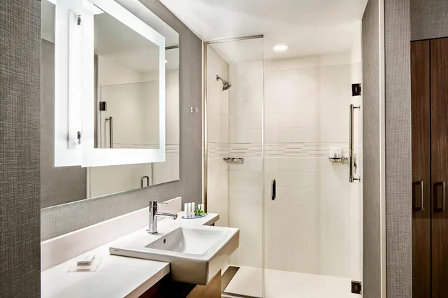 Suite, King Bed, Sofa, SpringHill Suites by Marriott Hartford Cromwell 2/3