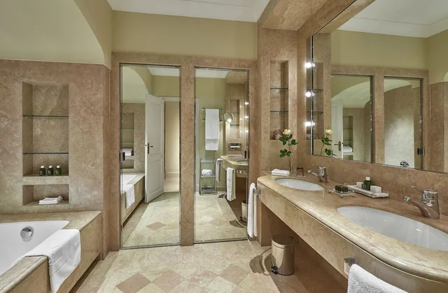 جناح جونيور كلاسيكي بسرير كينج، Chateau Saint-Martin & Spa 4/6