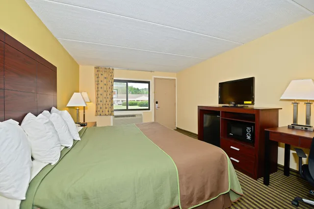 غرفة بسرير كينج، Americas Best Value Inn Central Valley 1/10