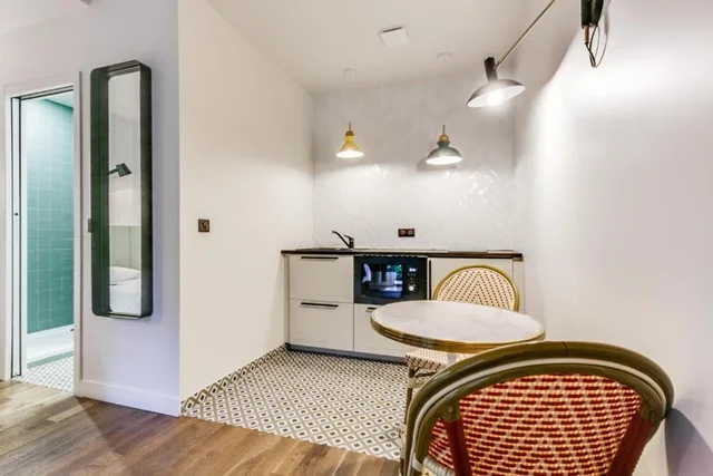 غرفة كومفورت بسرير مزدوج بمطبخ صغير، HOTEL LE VERT GALANT - PARIS 3/3