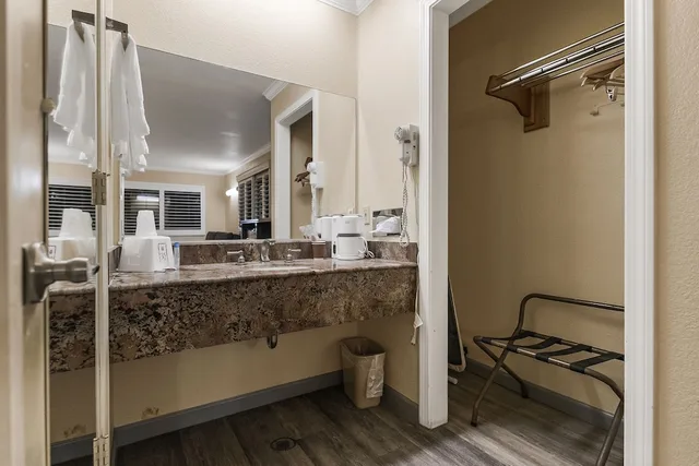 غرفة قياسية بسريرين كوين، Country Inn Sonora 7/9