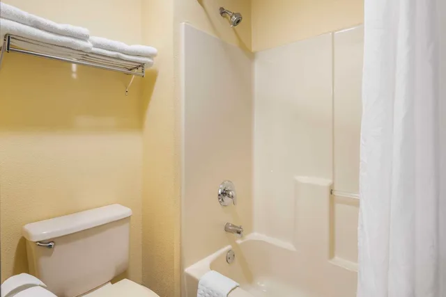 غرفة بسريرين كوين، Best Western Mason Inn 3/3
