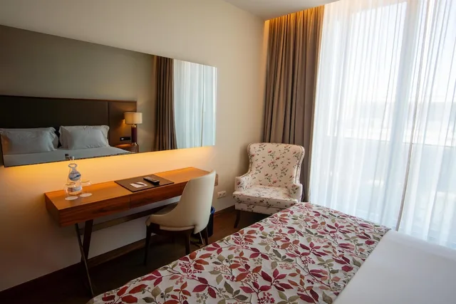 جناح بسرير كينج بشرفة، Boeira Garden Hotel Porto Gaia, Curio Collection by Hilton 2/6